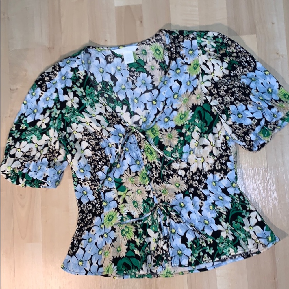 H&M Floral Button Front Peplum Fit Blouse NWOT